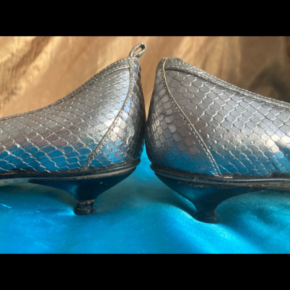 Kate Spade metallic silver ballet slippers w/heel - Picture 5 of 16